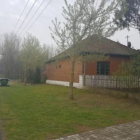 Nyaraló Alfrédó Vendégház *